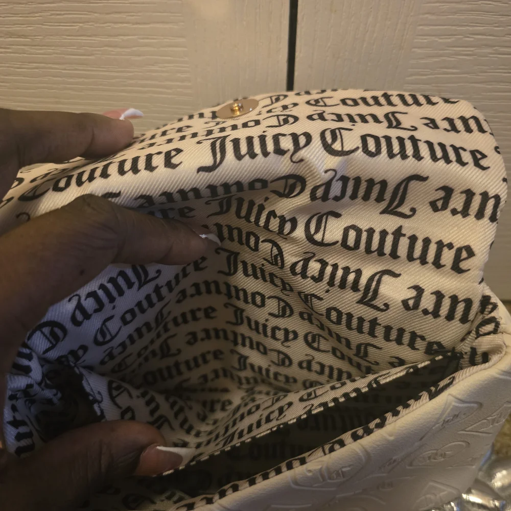 Juicy Couture White Embossed Heart Logo Wristlet with Multicolor Gem Plaque - Picture 7 of 7